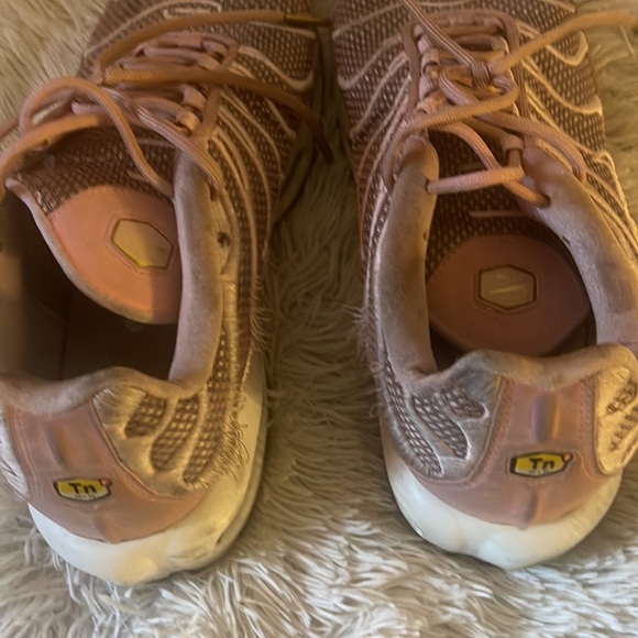 Nike Air Max Women’s 9 Pink Sneakers - Picture 5 of 10